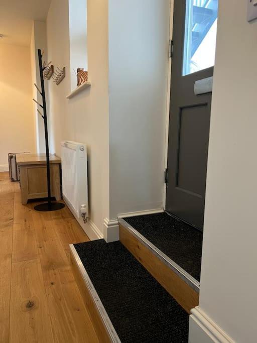 Luxurious 2 Bedroom Apartment In Central Berwick Екстериор снимка